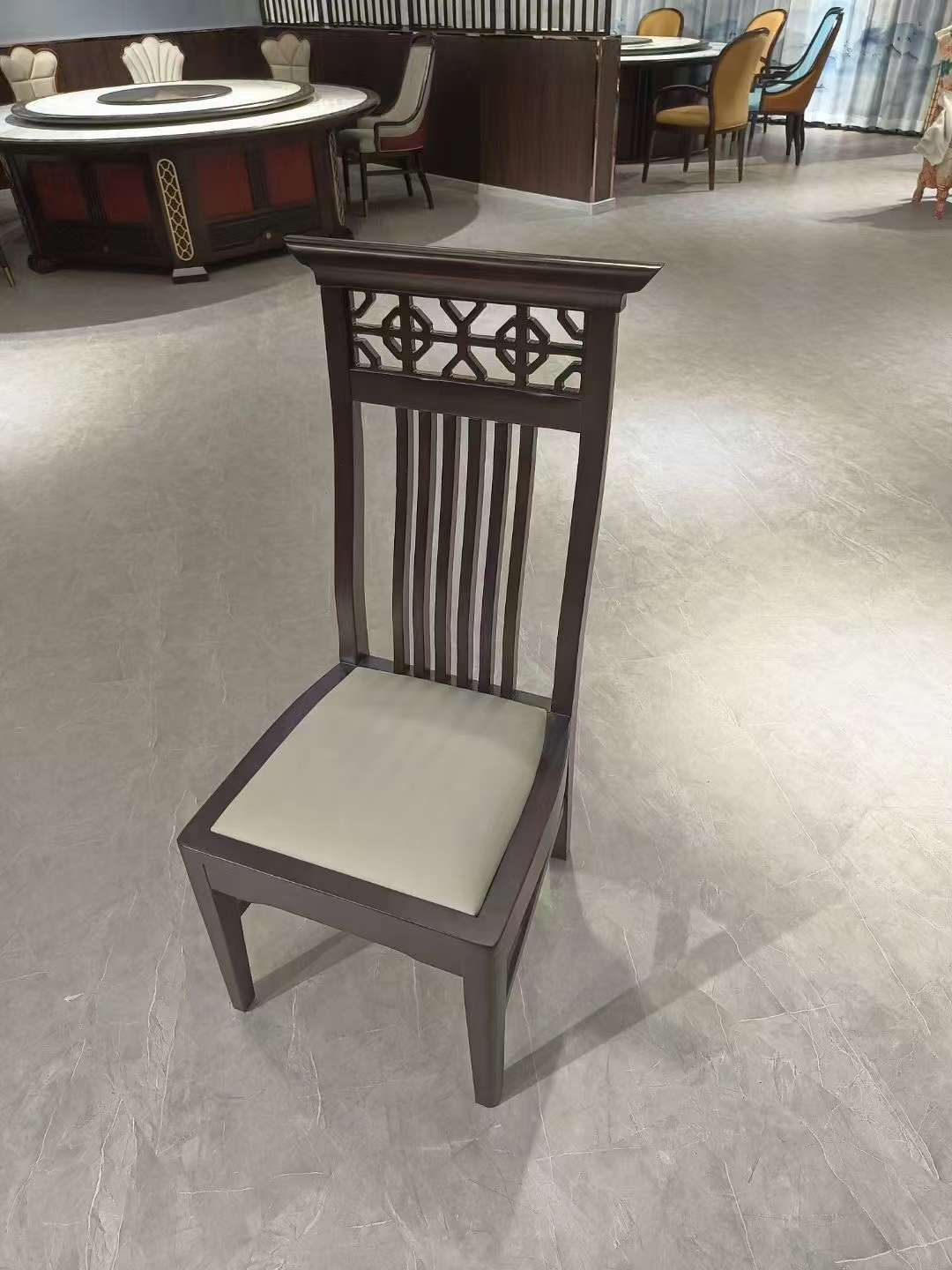 11886