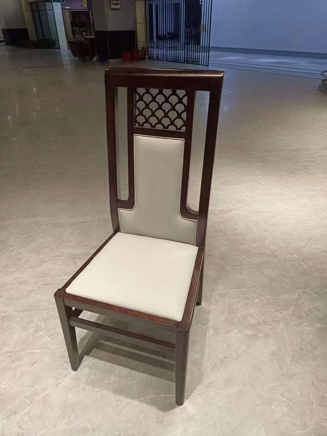 11886